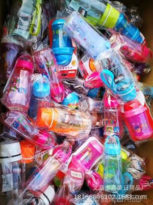 2017爆款地攤太空杯 摔不破、帶錄音廣告，5元模式引爆日用品批發(fā)市場